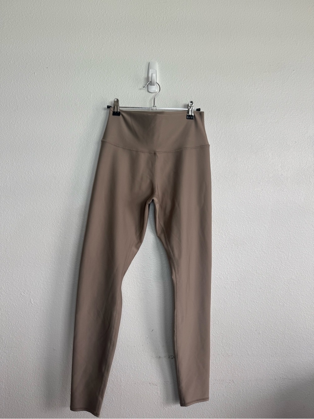 Alo Yoga Airlift Legging in Gravel